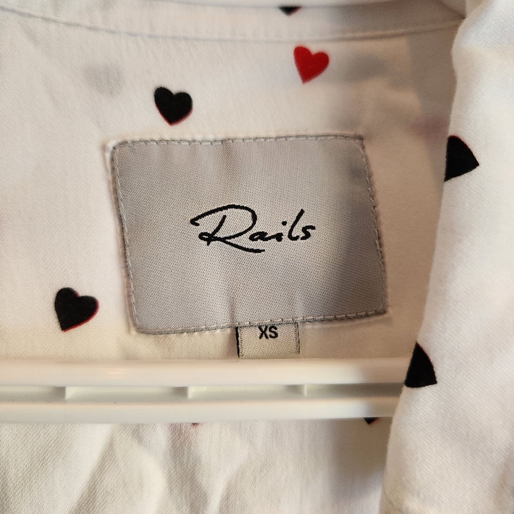 Rails "Val Crush" 100% Rayon Black And Red Heart Print Blouse - Picture 3 of 5